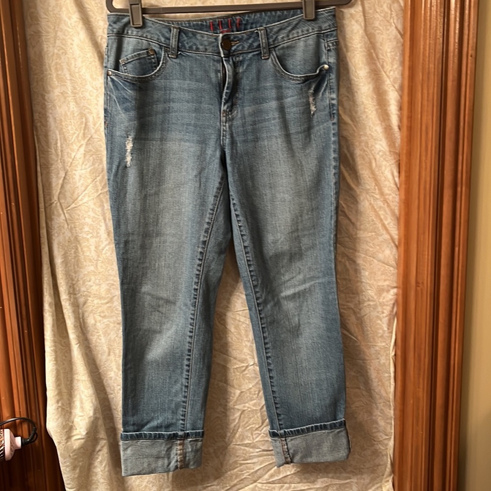 Elle cuffed capris.  Excellent condition!